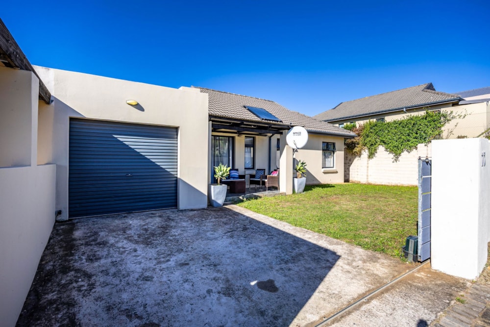 House for sale in Kidds Beach - 1EZ1695850