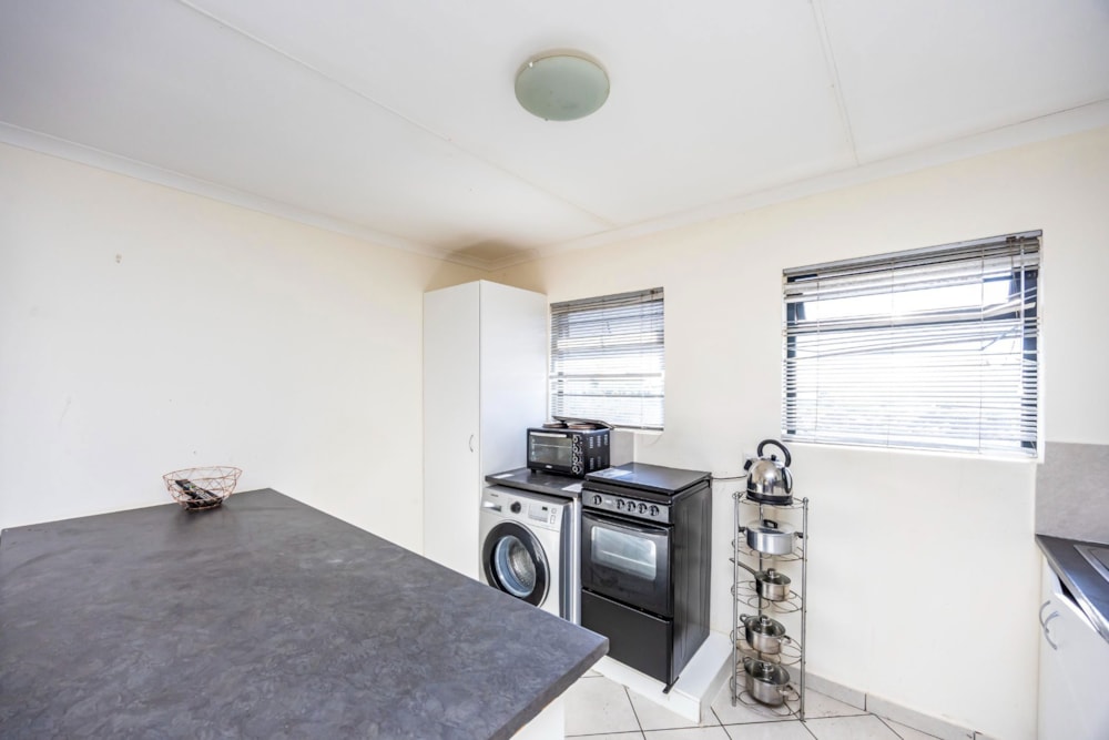 House for sale in Kidds Beach - 1EZ1695847 House for sale in Kidds Beach - 1EZ1695847