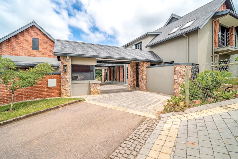 Double-storey house for sale in Cotswold Downs Estate - 1KF1647151 Double-storey house for sale in Cotswold Downs Estate - 1KF1647151