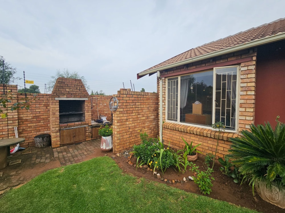 Townhouse for sale in Dalpark Ext 1 - 1BJ1695979