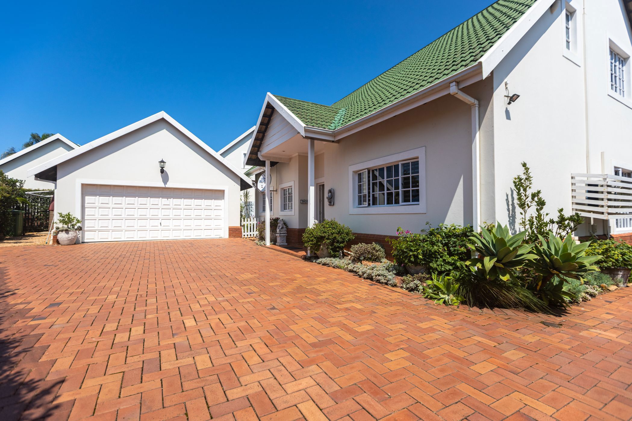 Townhouse sold in Mount Edgecombe Country Estate - 1MT1694950