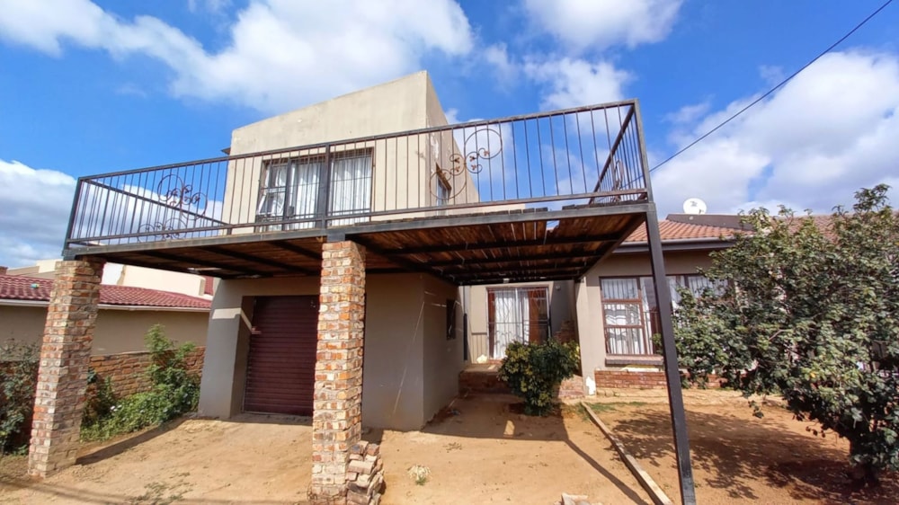 House for sale in Bongolethu, Oudtshoorn - 1OU1717985