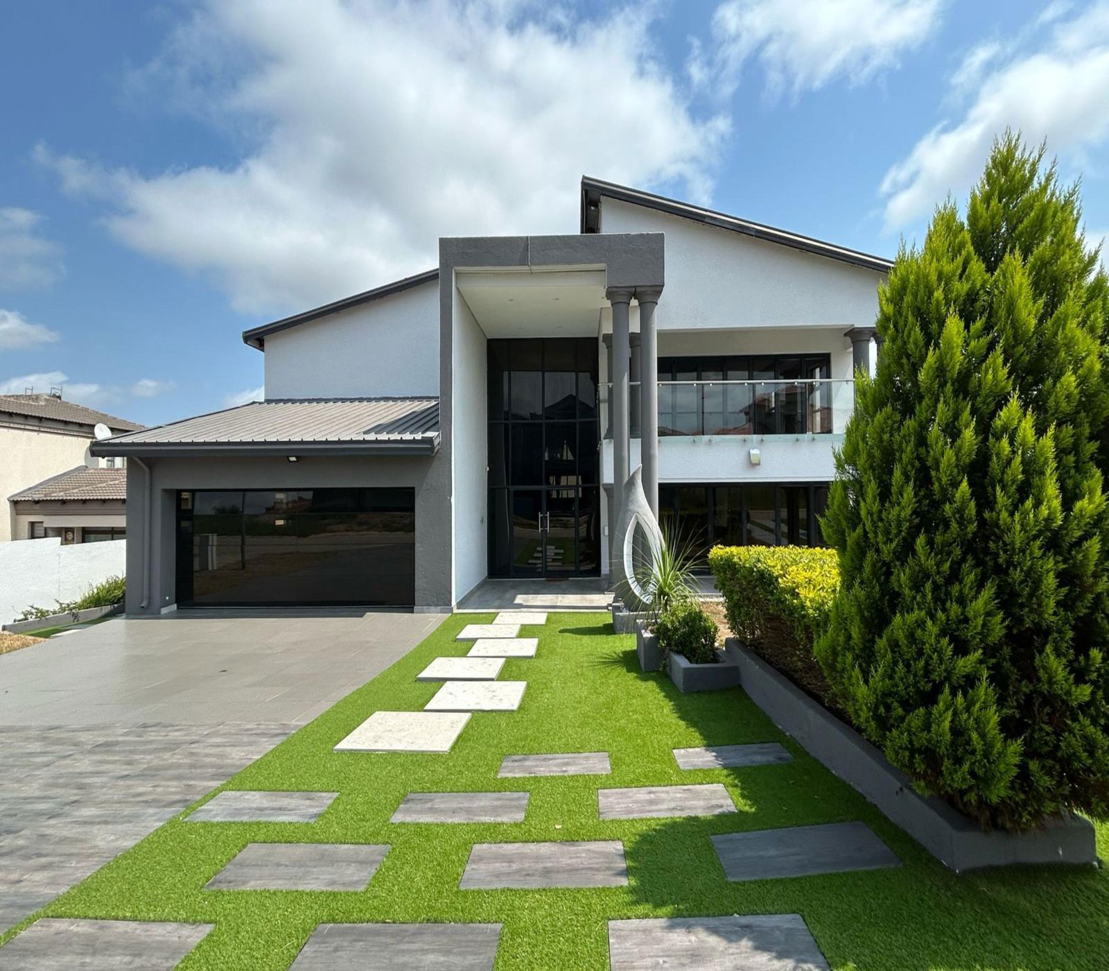 Double-storey house for sale in Bendor - 1PS1691136