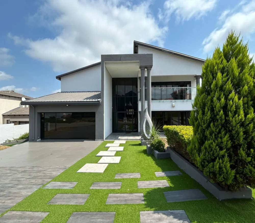 Double-storey house for sale in Bendor - 1PS1691136 Double-storey house for sale in Bendor - 1PS1691136