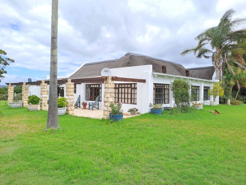 Lifestyle property for sale in Stilbaai Rural - 1SR1692766 Lifestyle property for sale in Stilbaai Rural - 1SR1692766