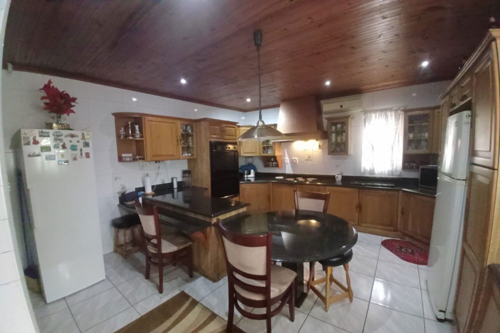 House for sale in Chatsworth, KwaZulu-Natal - 1WB1694311 House for sale in Chatsworth, KwaZulu-Natal - 1WB1694311