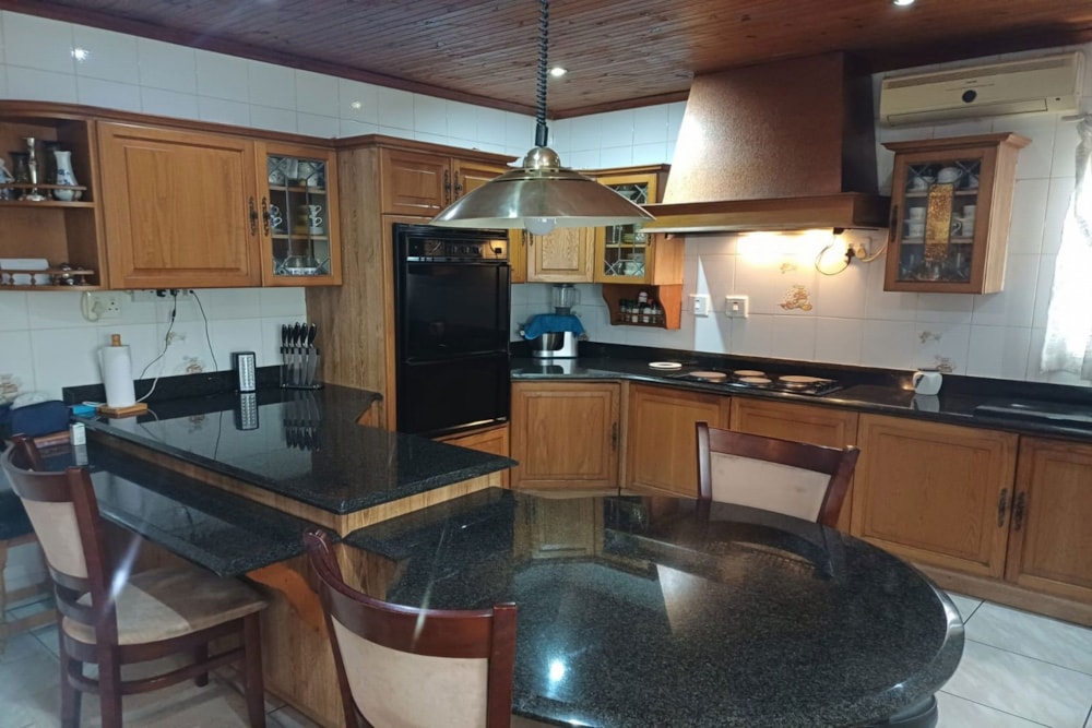 House for sale in Chatsworth, KwaZulu-Natal - 1WB1694311 House for sale in Chatsworth, KwaZulu-Natal - 1WB1694311