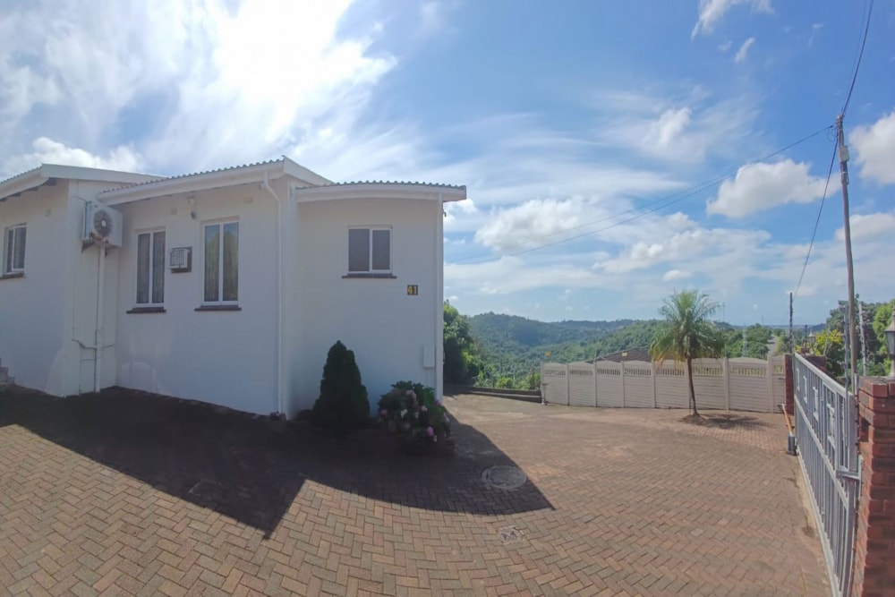 House for sale in Chatsworth, KwaZulu-Natal - 1WB1694311 House for sale in Chatsworth, KwaZulu-Natal - 1WB1694311