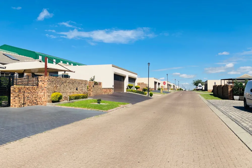 Security estate home for sale in Witbank Central (eMalahleni Central) - 1WD1692711 Security estate home for sale in Witbank Central (eMalahleni Central) - 1WD1692711