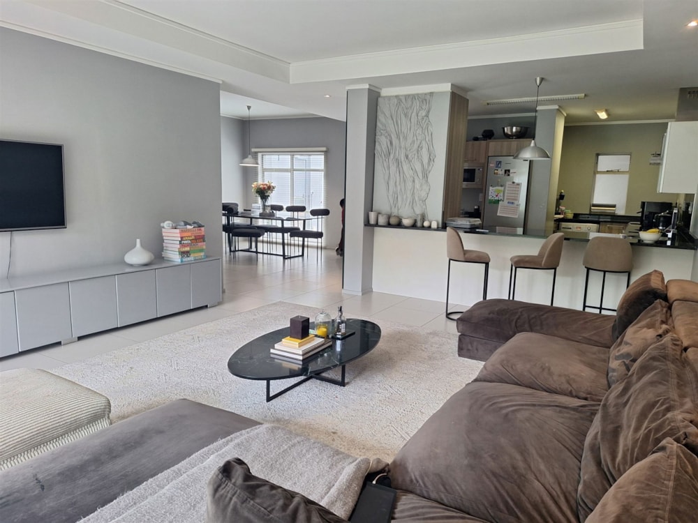 Townhouse let in Oaklands, Johannesburg - JBL1692775 Townhouse let in Oaklands, Johannesburg - JBL1692775