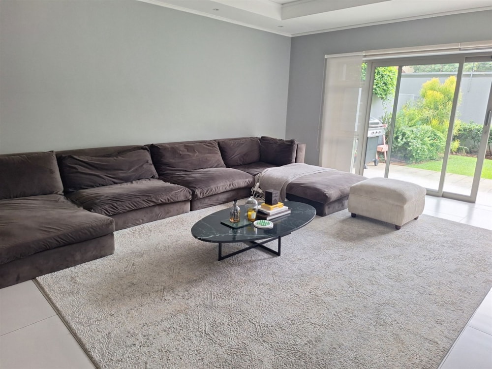 Townhouse let in Oaklands, Johannesburg - JBL1692775 Townhouse let in Oaklands, Johannesburg - JBL1692775