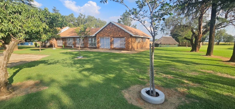 Smallholding for sale in Helenasrust - 1VT1693105