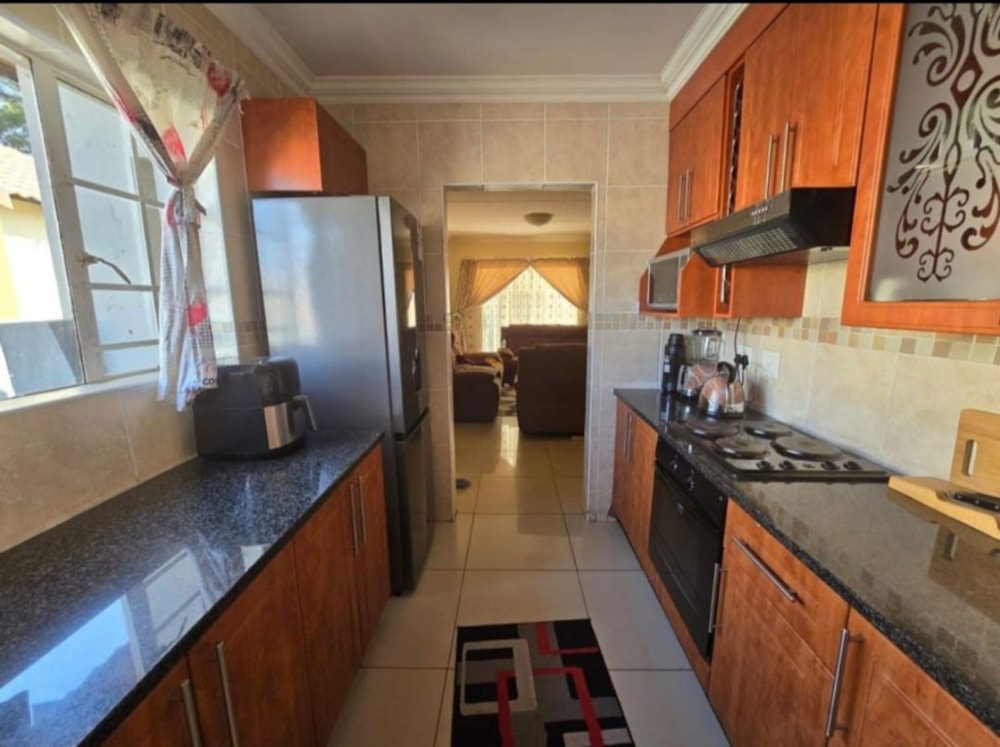 Security complex home to rent in Ben Fleur - 1WD1693149