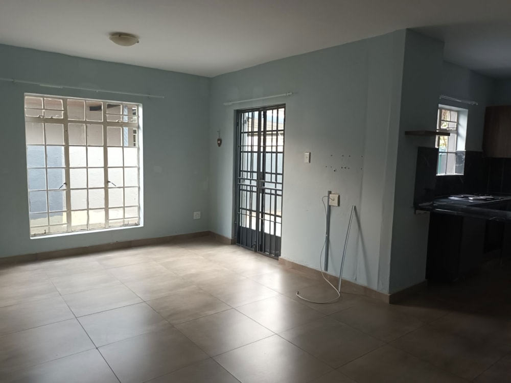 Security complex home let in Brakpan North - 1BJ1693276 Security complex home let in Brakpan North - 1BJ1693276
