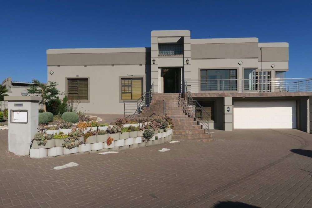 Double-storey house for sale in Wolseley - RV1693321