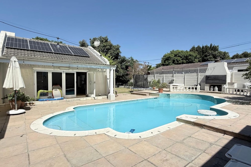 House let in Constantia, Cape Town - RBL1709450