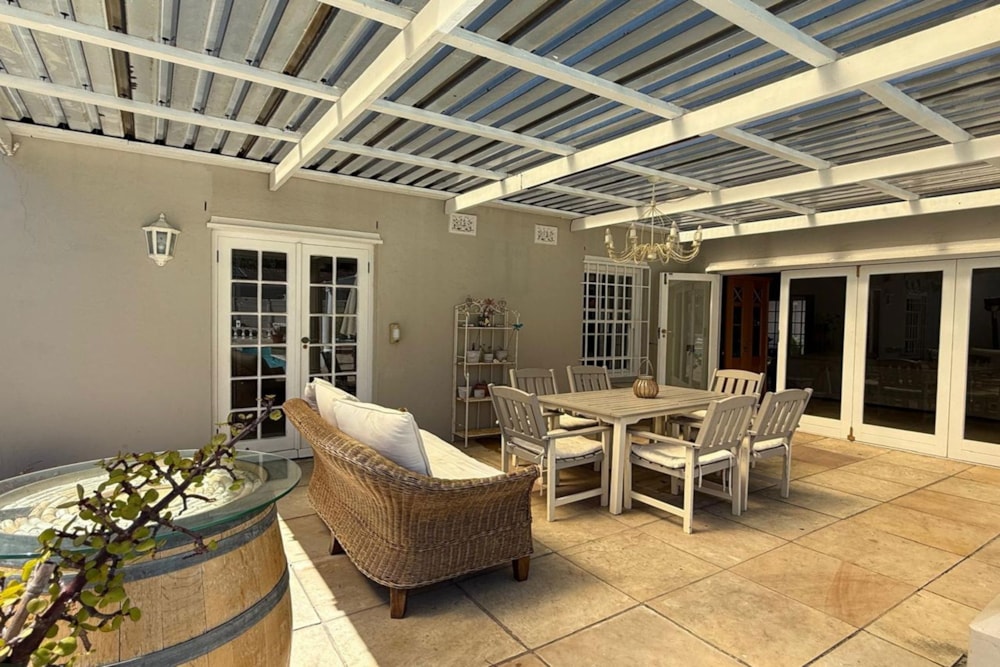 House let in Constantia, Cape Town - RBL1709450