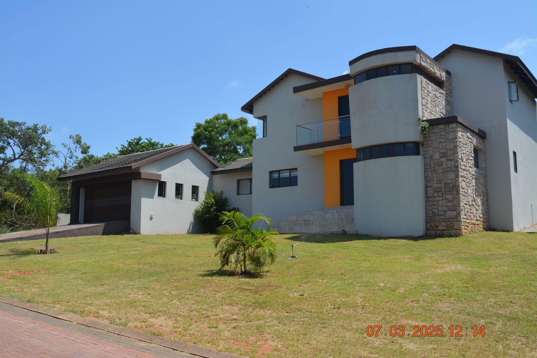 Double-storey house let in Drum Rock - 1NS1693811