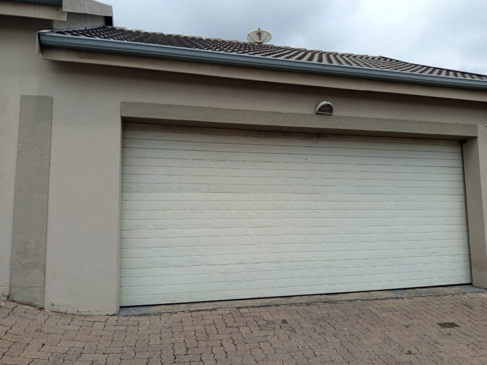 Security complex home for sale in Die Heuwel - 1WD1693856 Security complex home for sale in Die Heuwel - 1WD1693856