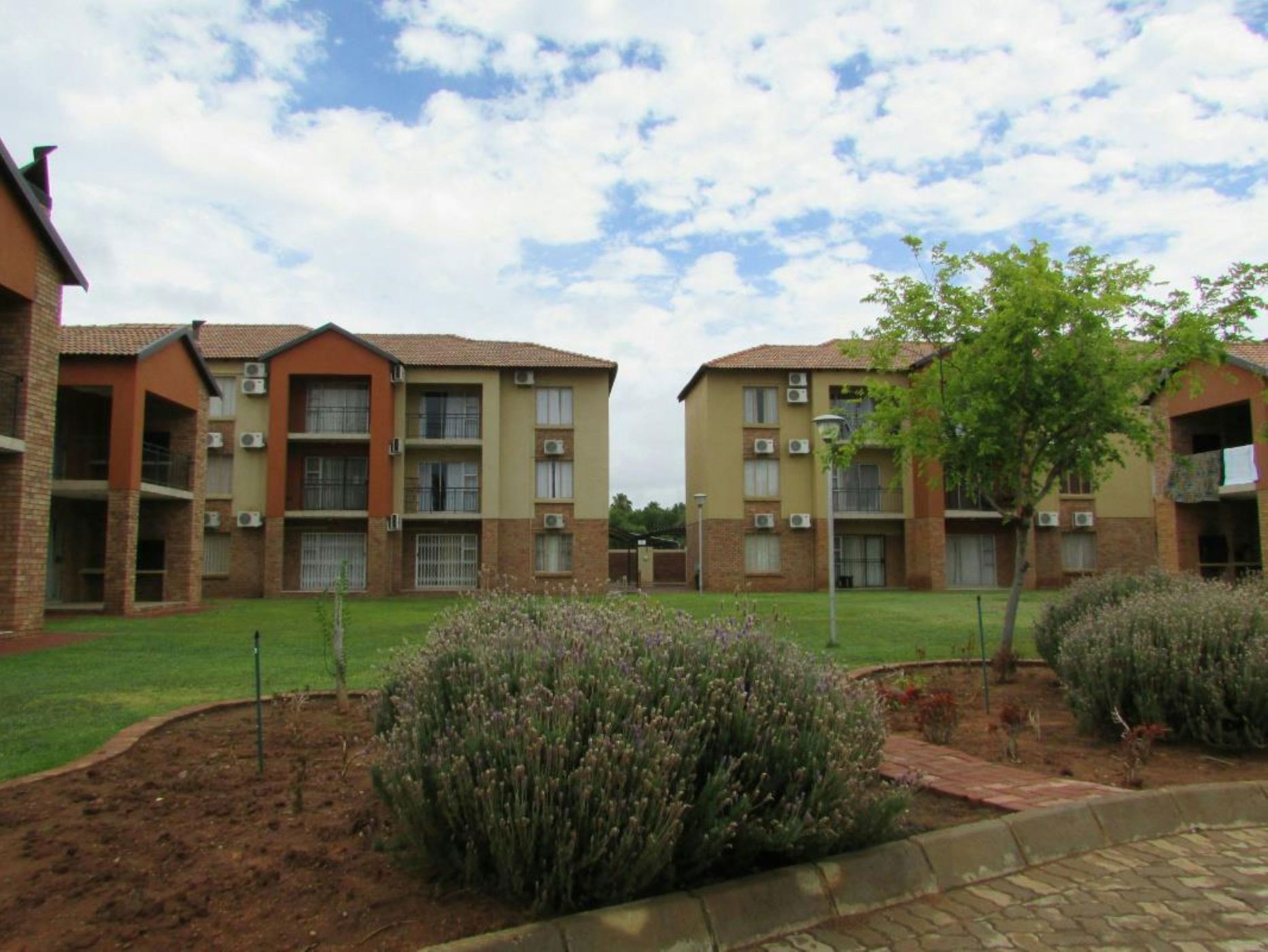 Apartment let in Ellisras (Lephalale) - 1ER1693976