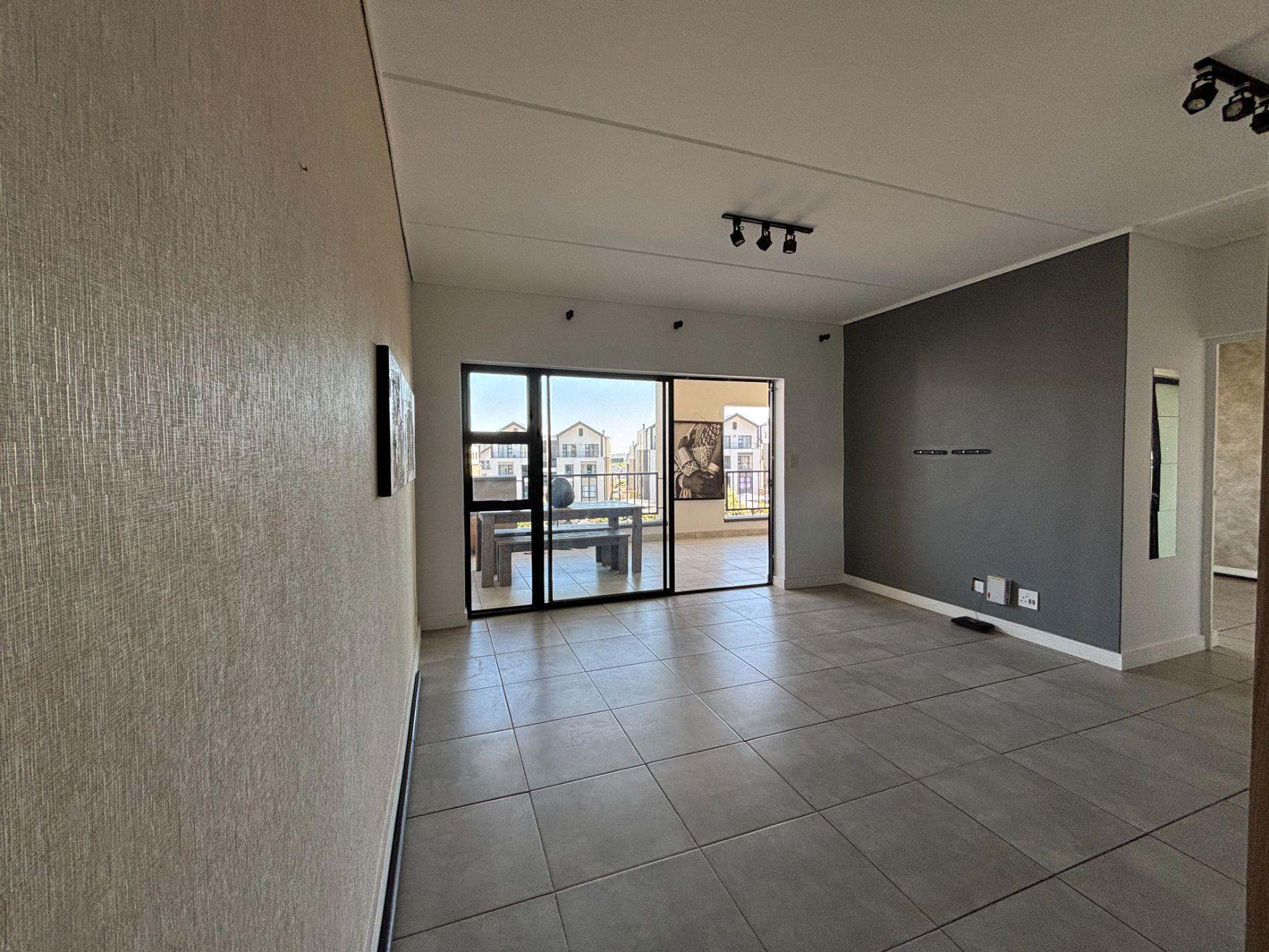 Apartment let in Waterfall, Midrand - MDL1694200