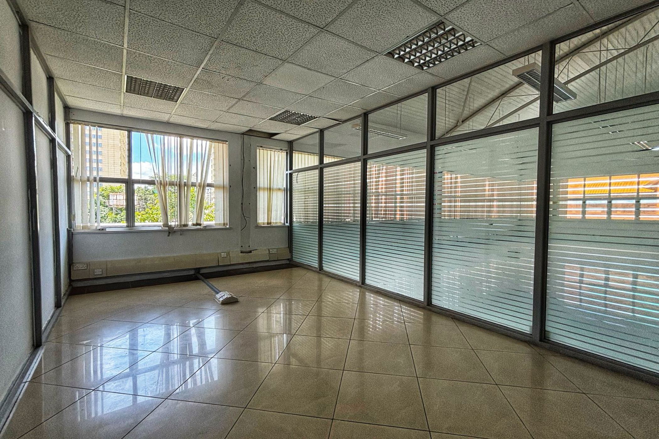 Commercial office to rent in Kilimani, Kenya - 3KE1704044