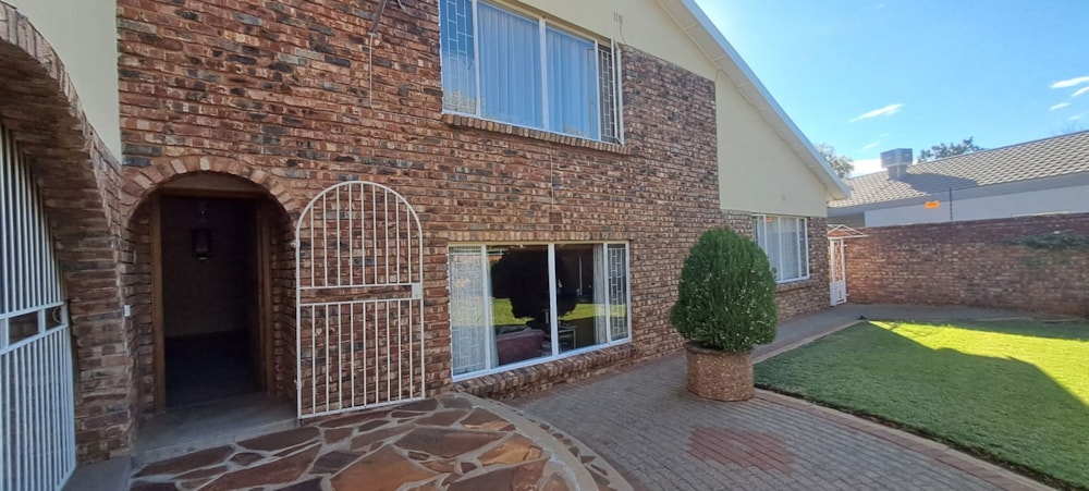 House for sale in Hillcrest, Kimberley - 1KJ1694581 House for sale in Hillcrest, Kimberley - 1KJ1694581