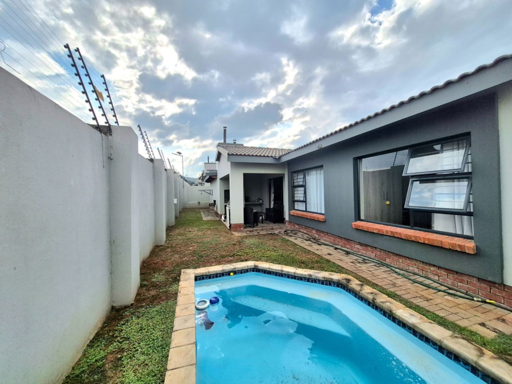Townhouse for sale in Rustenburg - 1RU1694827 Townhouse for sale in Rustenburg - 1RU1694827