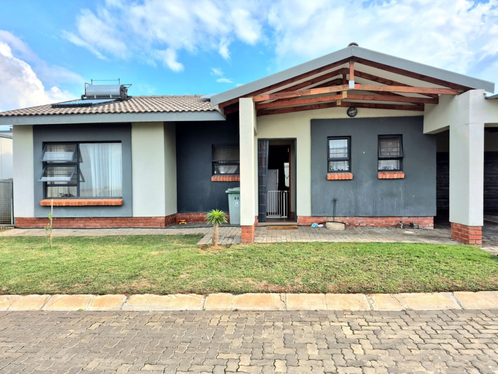 Townhouse for sale in Rustenburg - 1RU1694827 Townhouse for sale in Rustenburg - 1RU1694827