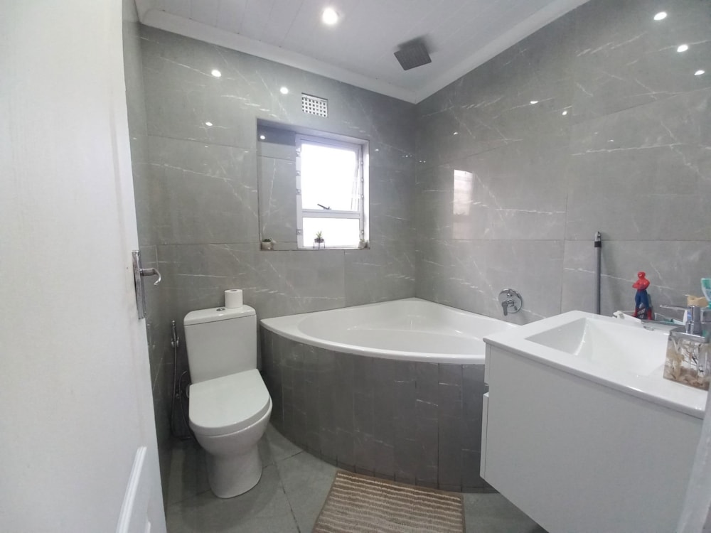 House for sale in Highlands Village - 1MN1695206