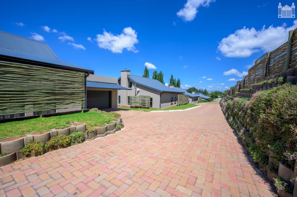 Townhouse for sale in Clarens - 1CS1694701