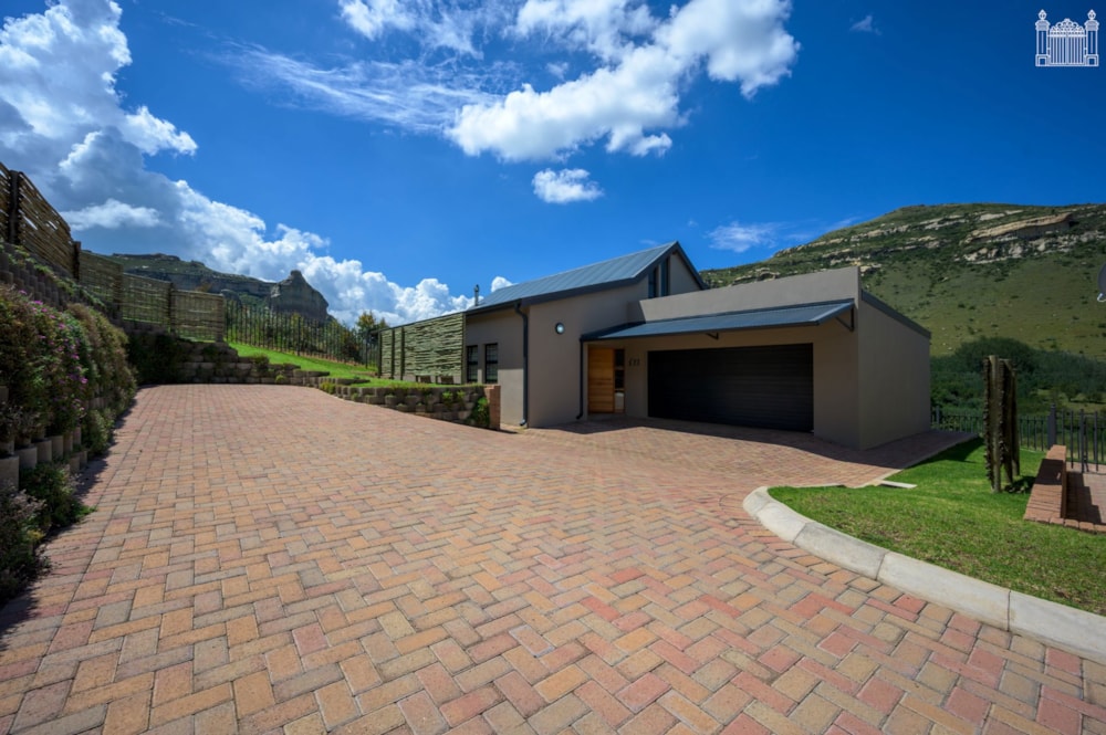 Townhouse for sale in Clarens - 1CS1694701