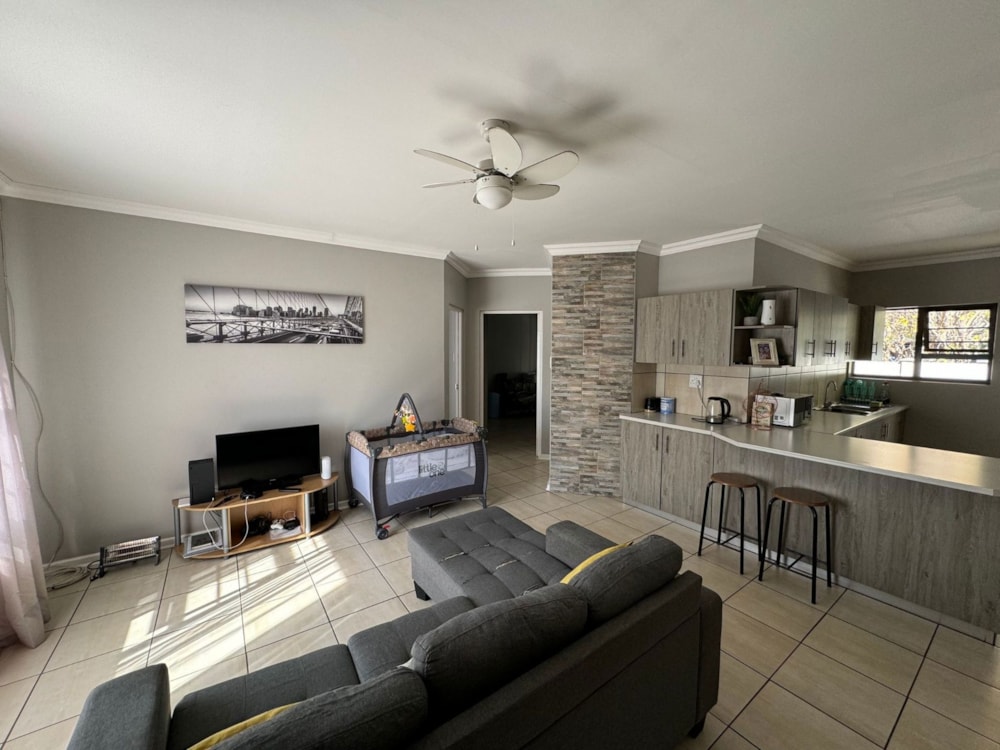 Townhouse for sale in Beaconsfield - 1KJ1694839