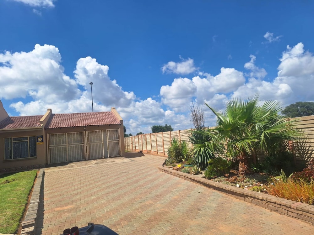 House for sale in Bronville - 1WM1694888 House for sale in Bronville - 1WM1694888