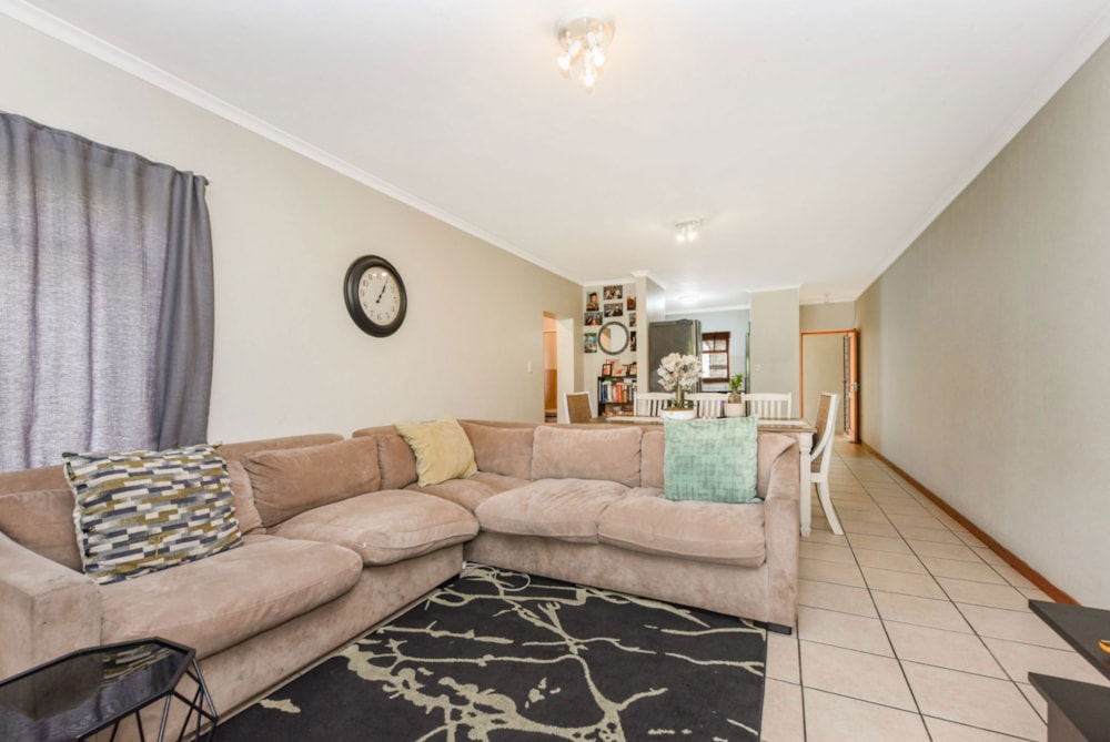 Apartment for sale in Paulshof - FW1695233 Apartment for sale in Paulshof - FW1695233