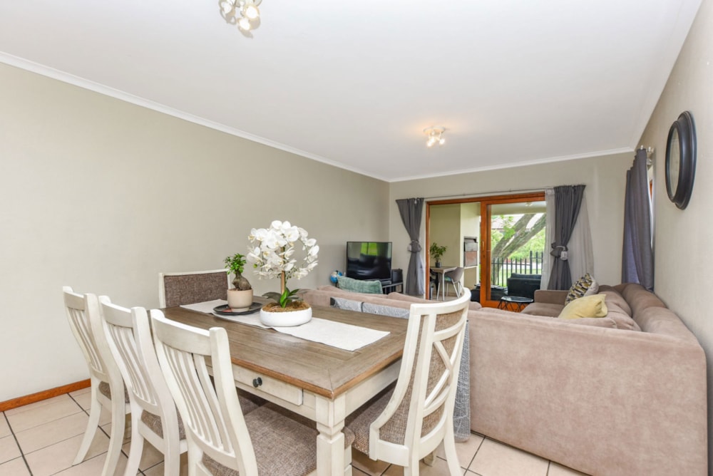 Apartment for sale in Paulshof - FW1695233 Apartment for sale in Paulshof - FW1695233