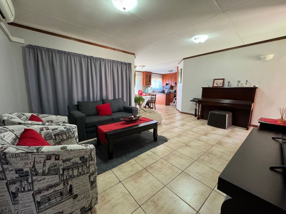 Townhouse for sale in Hillcrest, Kimberley - 1KJ1695317 Townhouse for sale in Hillcrest, Kimberley - 1KJ1695317