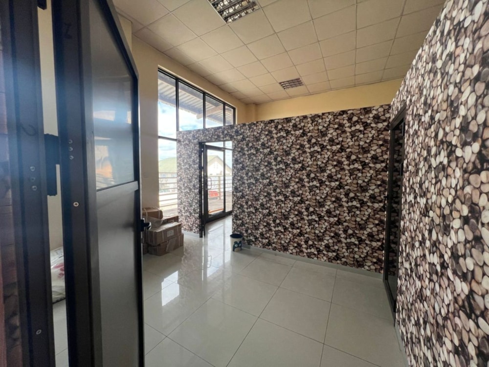 Commercial office to rent in Makeni, Zambia - 3ZA1695118