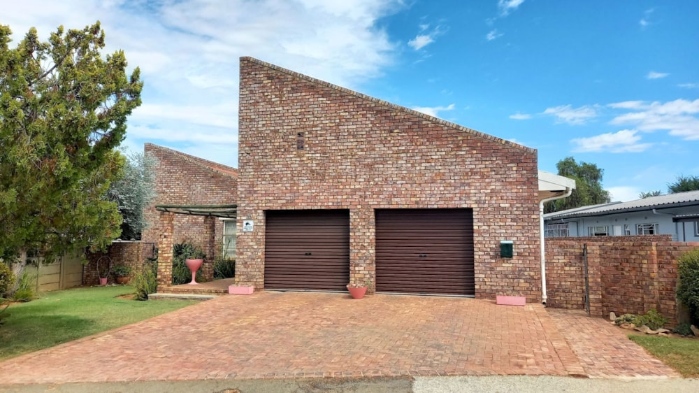 House for sale in Wesbank, Oudtshoorn - 1OU1695261 House for sale in Wesbank, Oudtshoorn - 1OU1695261