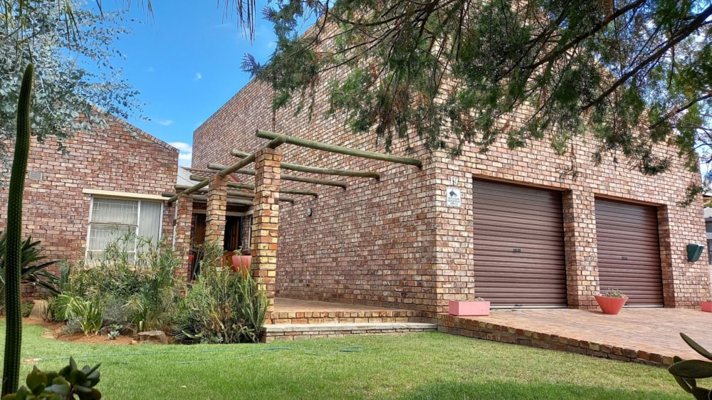 House for sale in Wesbank, Oudtshoorn - 1OU1695261 House for sale in Wesbank, Oudtshoorn - 1OU1695261