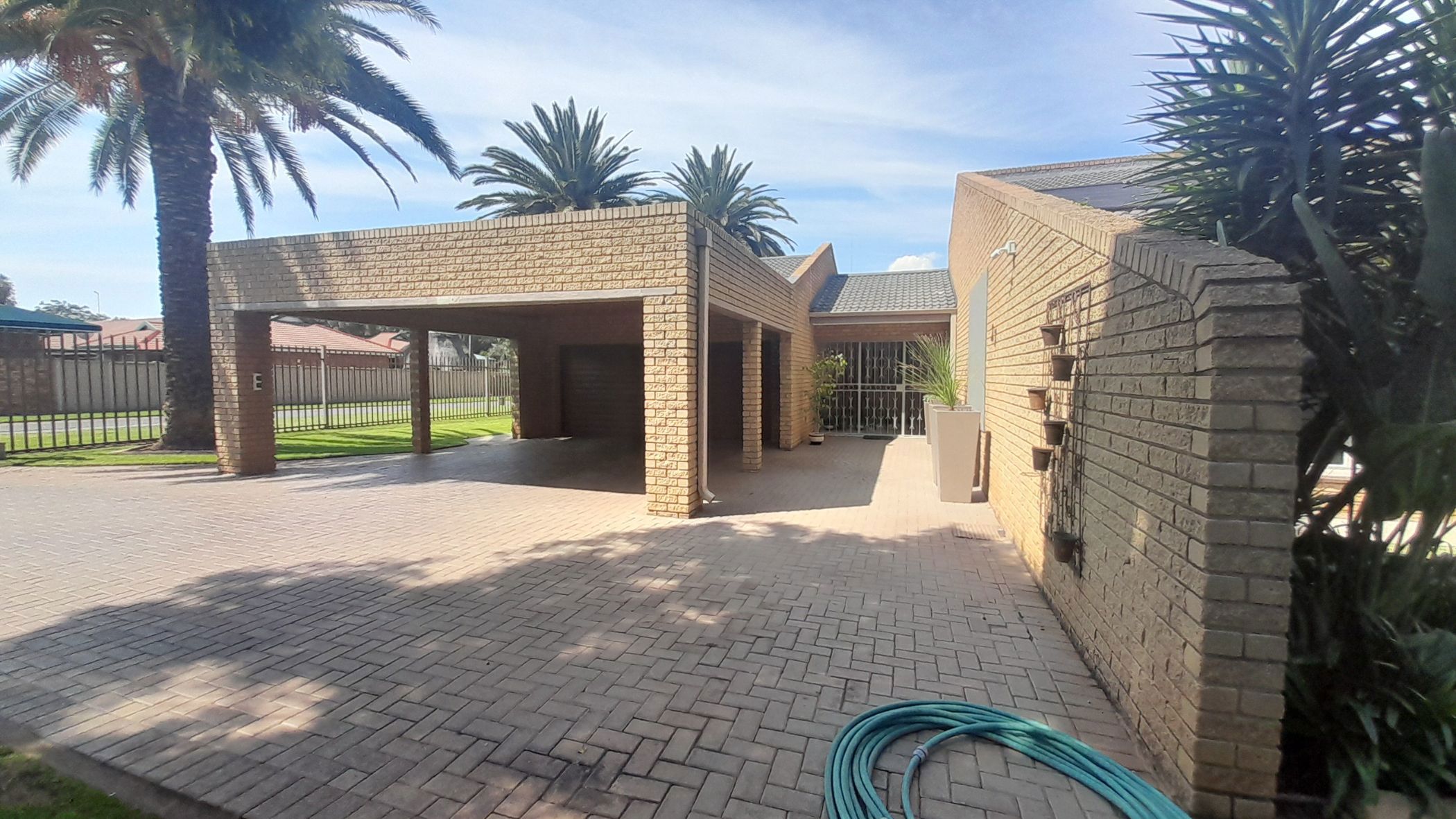 House for sale in Vanderbijlpark SE 3 - 1VT1695299