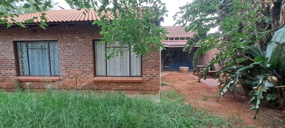 House for sale in Rhodesdene - 1KJ1695360