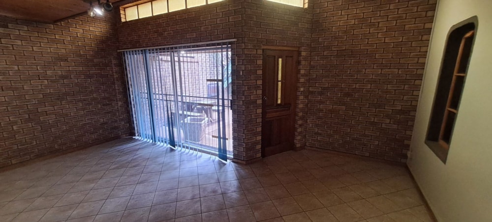 House for sale in Rhodesdene - 1KJ1695360