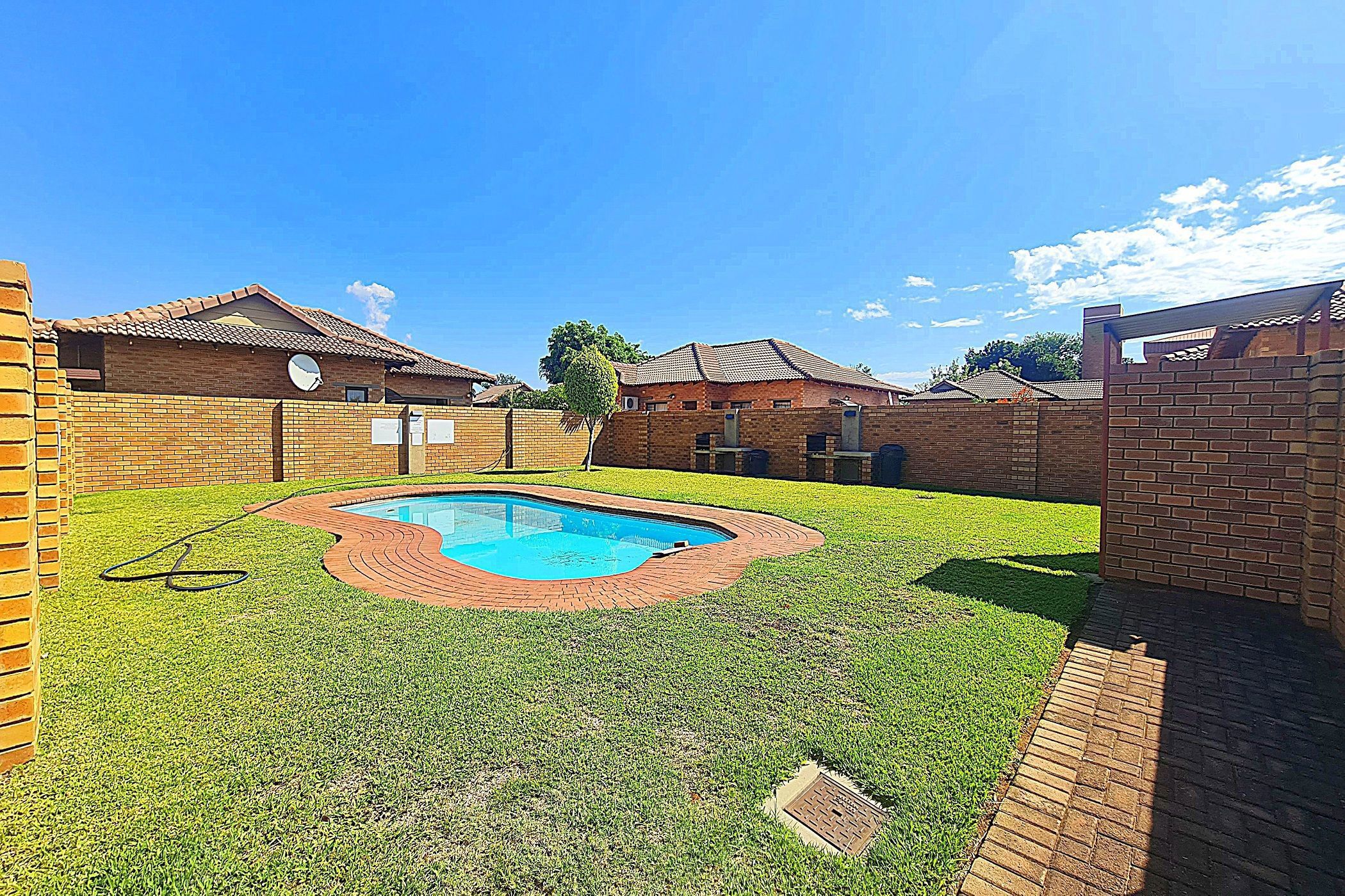 Security complex home to rent in Ellisras (Lephalale) - 1ER1724019