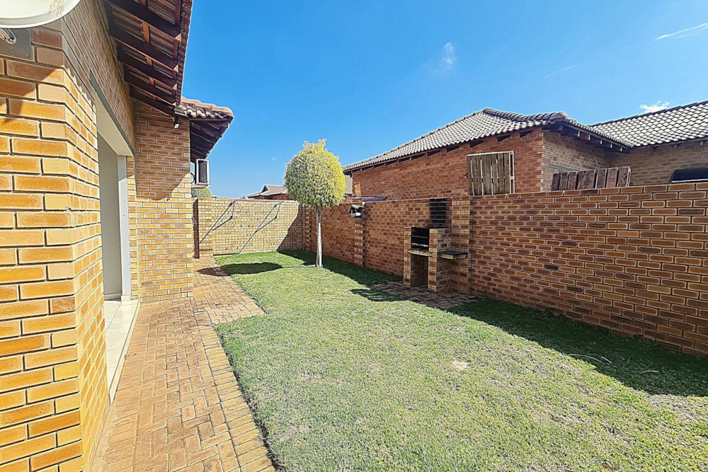 Security complex home to rent in Ellisras (Lephalale) - 1ER1724019 Security complex home to rent in Ellisras (Lephalale) - 1ER1724019