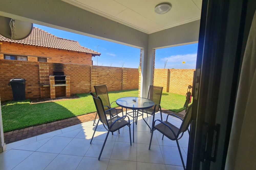 Security complex home to rent in Ellisras (Lephalale) - 1ER1724019 Security complex home to rent in Ellisras (Lephalale) - 1ER1724019