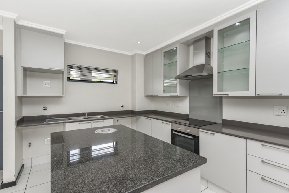 Apartment to rent in Paulshof - FYL1708129 Apartment to rent in Paulshof - FYL1708129