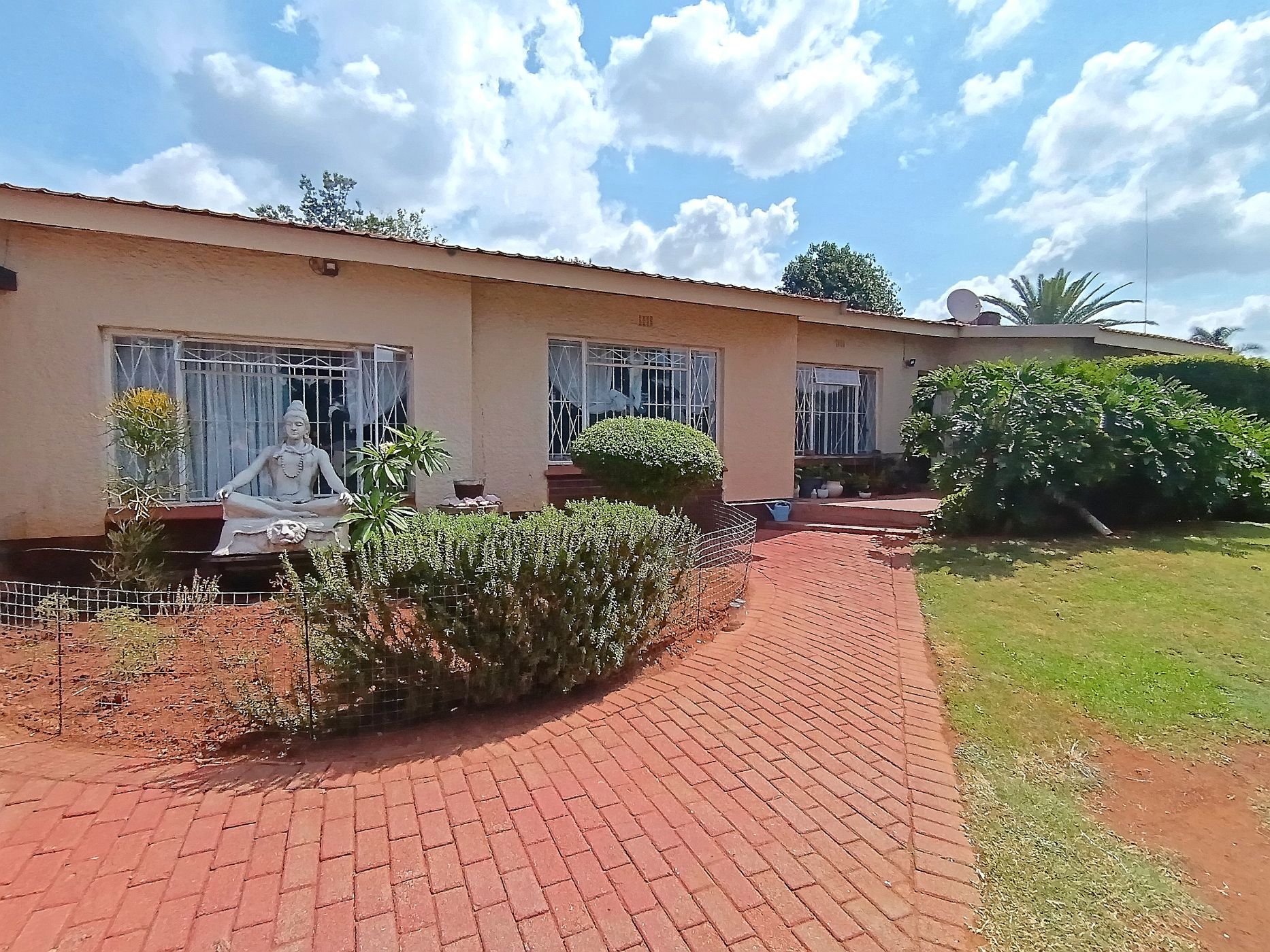 House let in Hurlyvale - ENL1695627