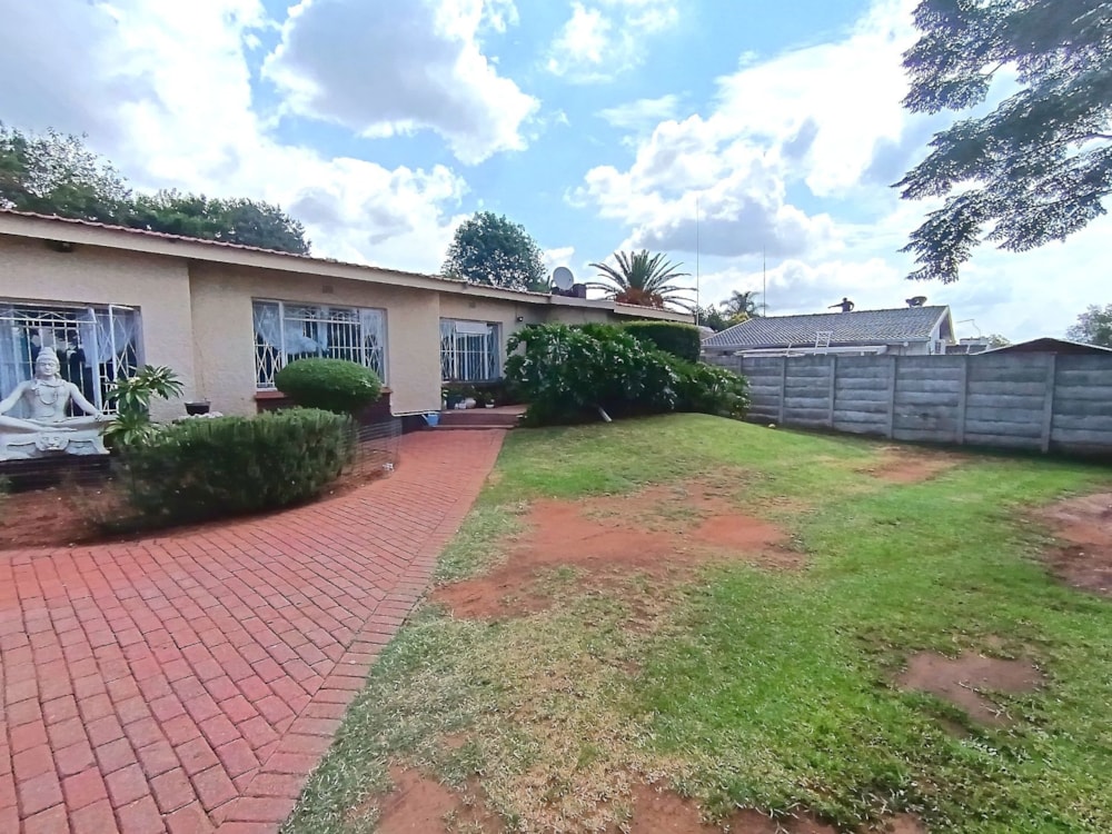 House let in Hurlyvale - ENL1695627