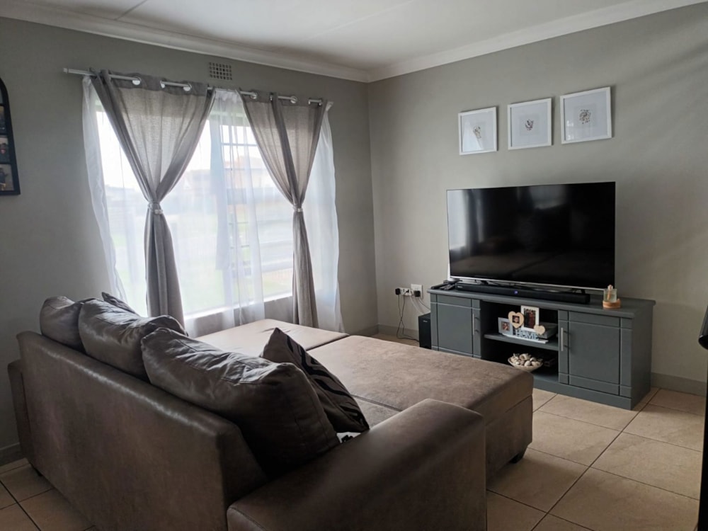 Double-storey house for sale in Derdepoort - PTM1695908 Double-storey house for sale in Derdepoort - PTM1695908